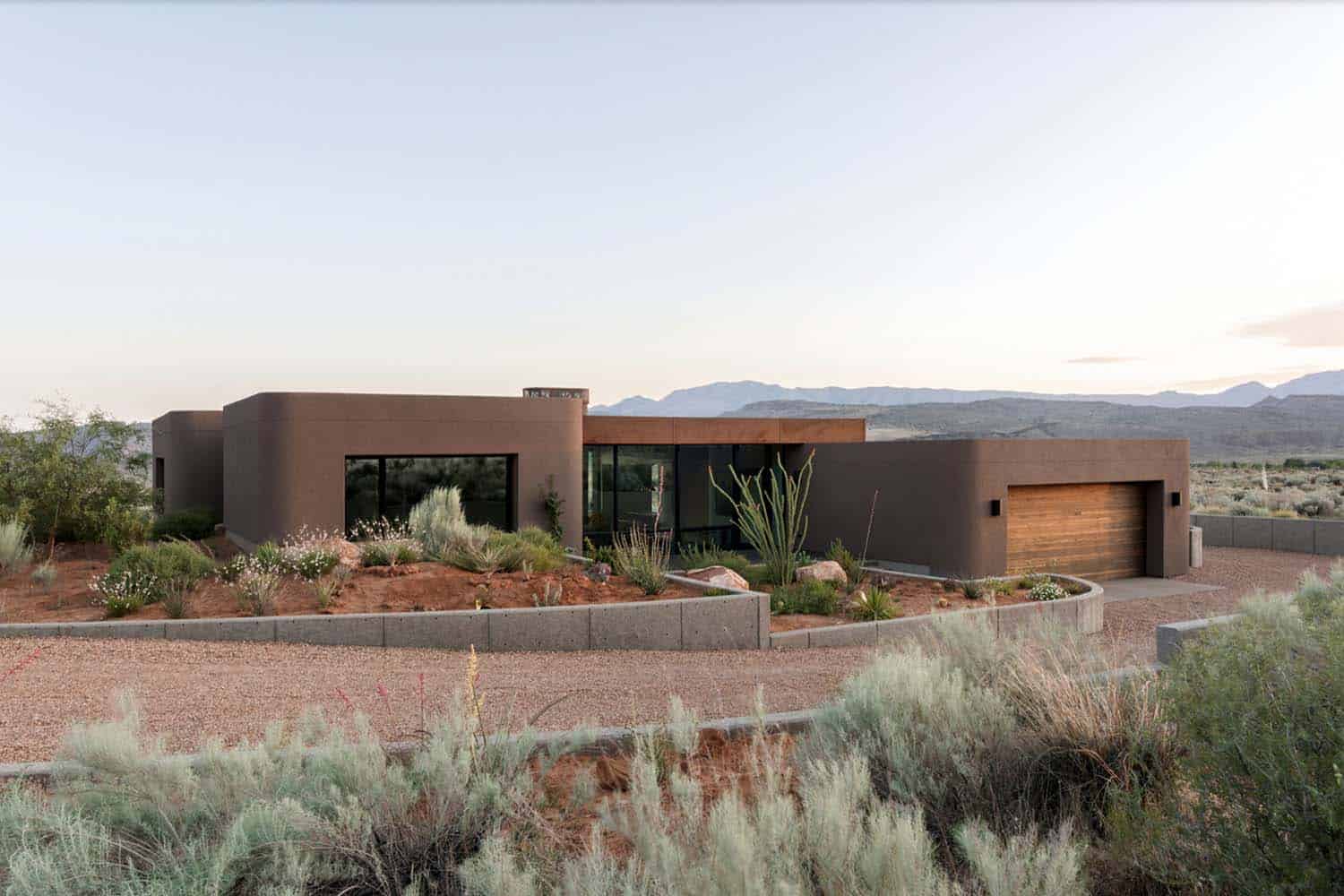 modern desert house exterior