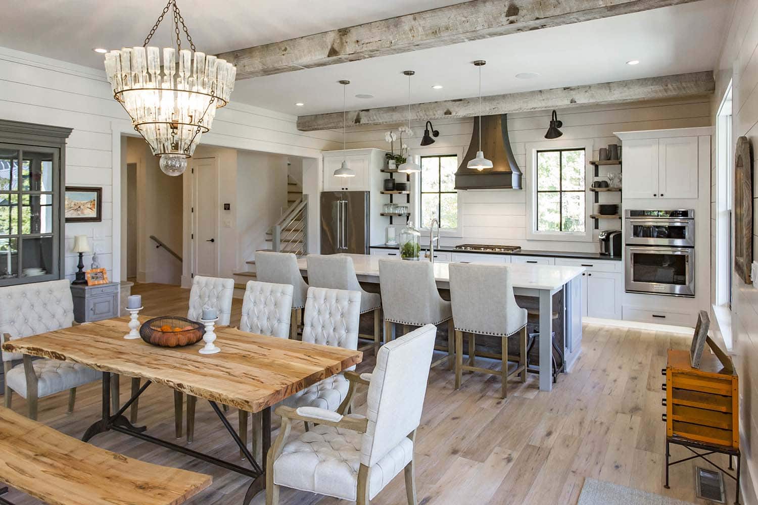 modern farmhouse dining room and kitchen