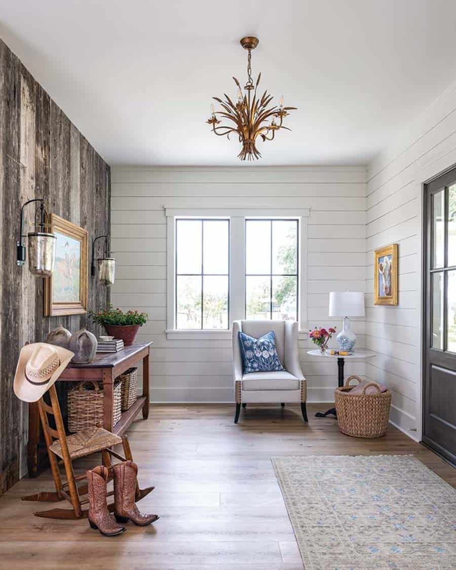 A Texas farmhouse getaway with refined rustic design in the countryside