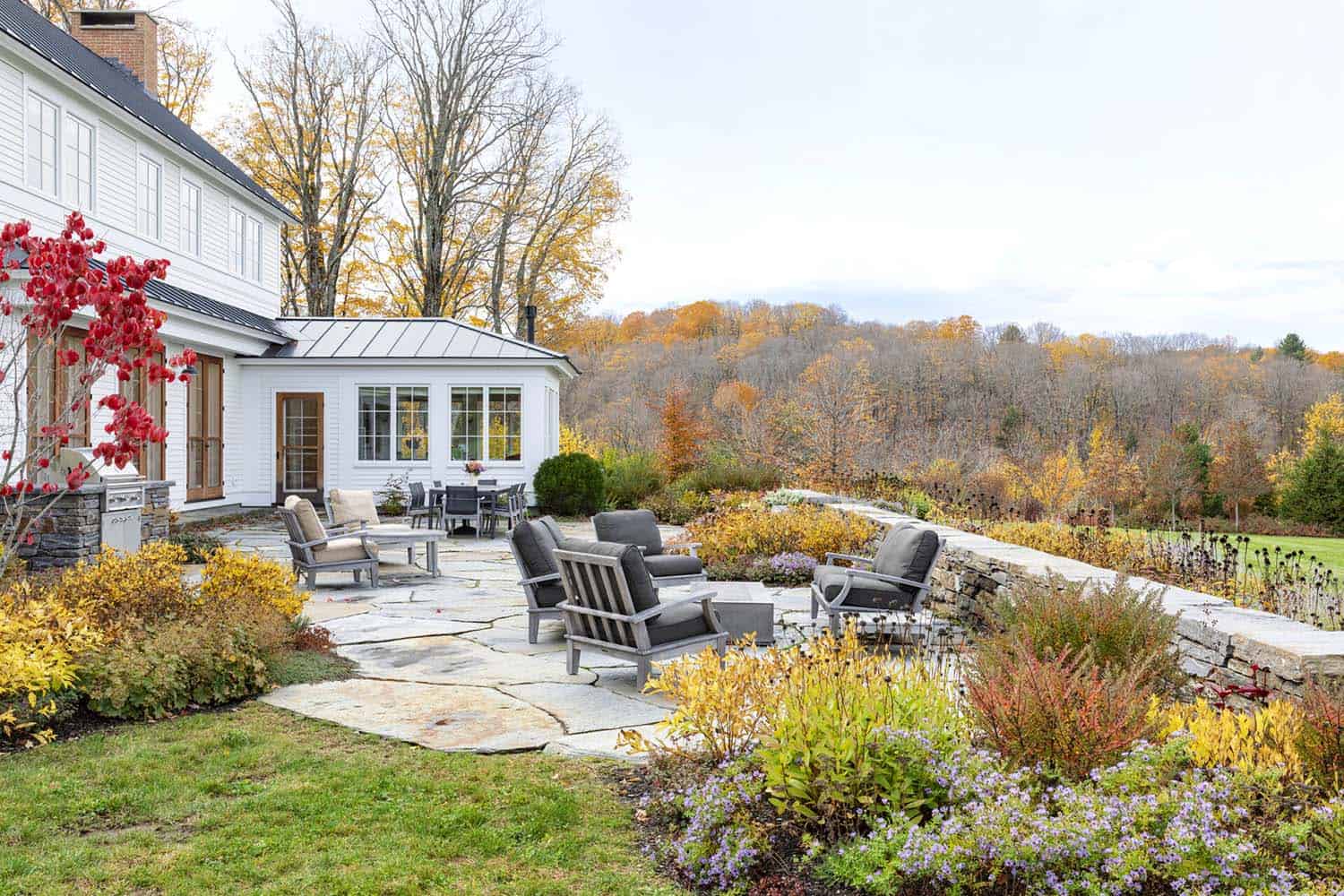 modern farmhouse exterior patio with outdoor furniture