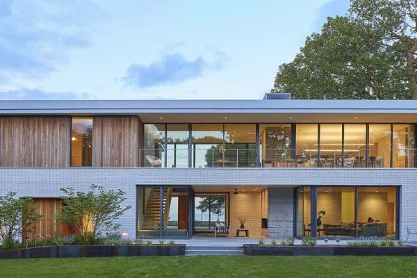 featured posts image for Modern lakeshore house with phenomenal waterfront views of Lake Michigan