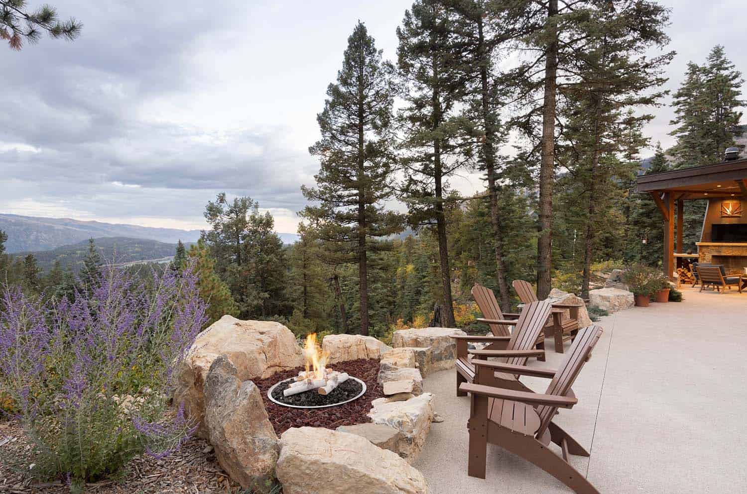 traditional mountain timber home patio with a fire pit